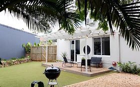 Peaceful Modern Home With Private Garden In Durban North